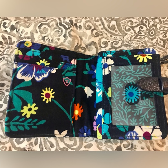 Vera Bradley Small Floral Zip Wallet Like New - Picture 3 of 4